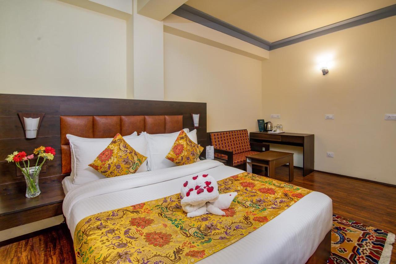 Muscatel Grand Silkroute - 300 Mts From Mg Marg Gangtok Bagian luar foto