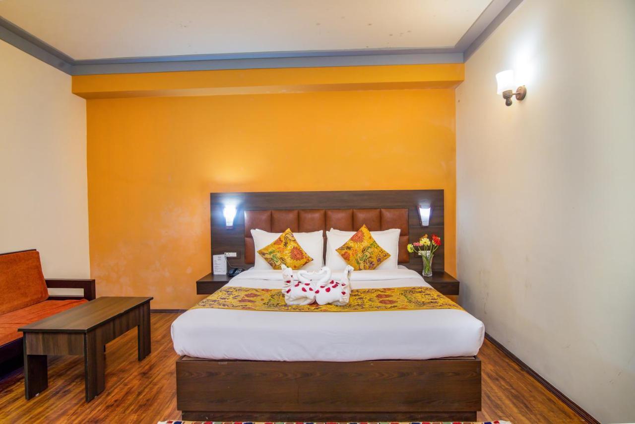 Muscatel Grand Silkroute - 300 Mts From Mg Marg Gangtok Bagian luar foto